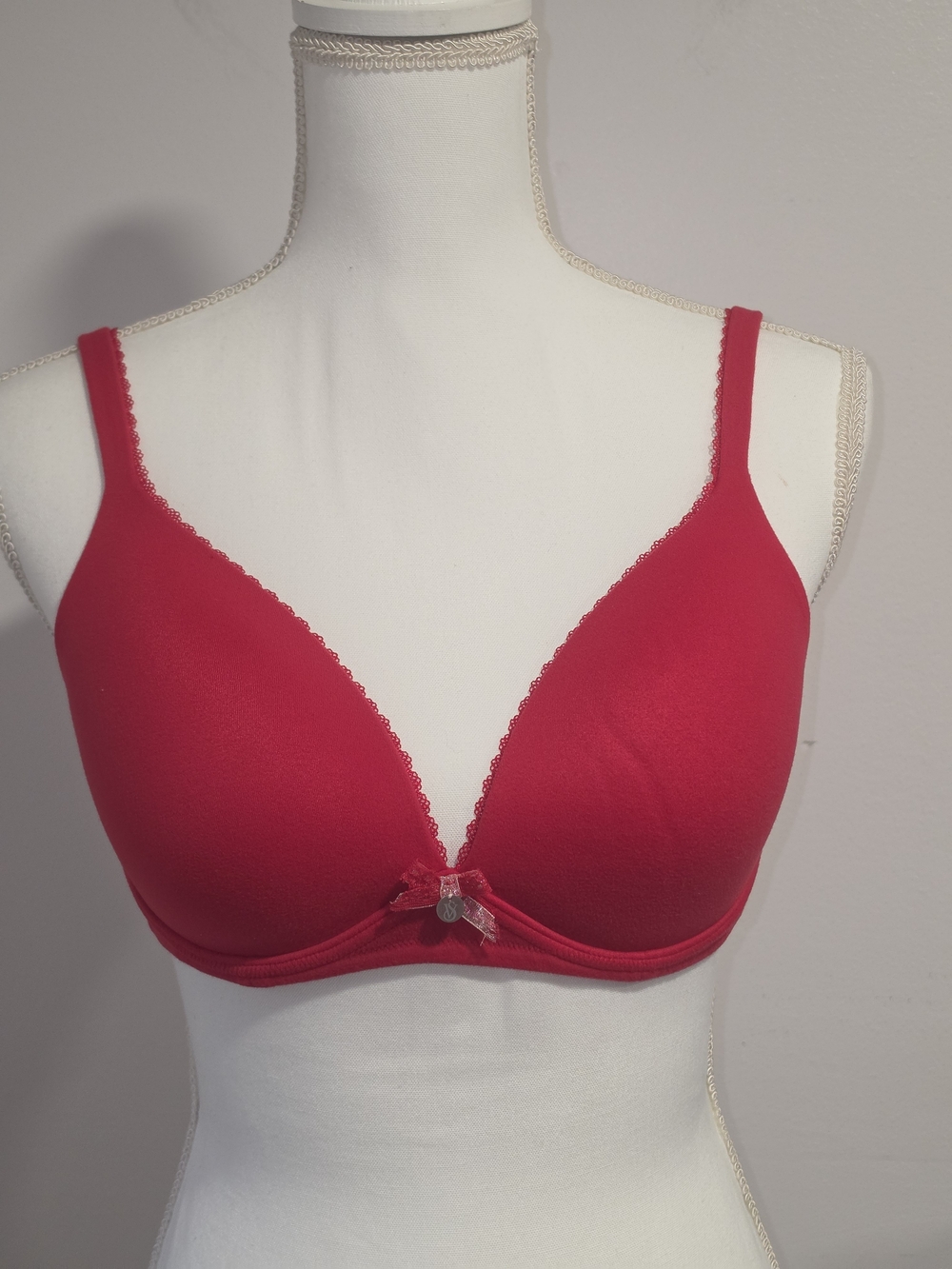 Victoria's Secret No-Wire Women’s Padded Red Plunge Bra Size 36C